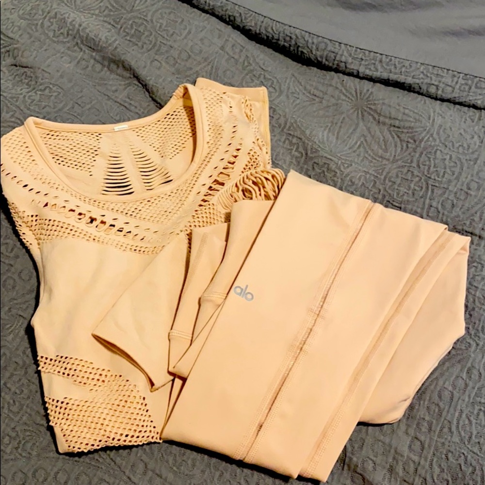 BRAND NEW ALO YOGA SET NEVER WORN